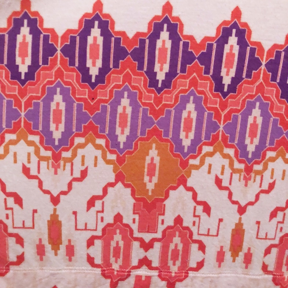 Aztec Print Top - Picture 3 of 3